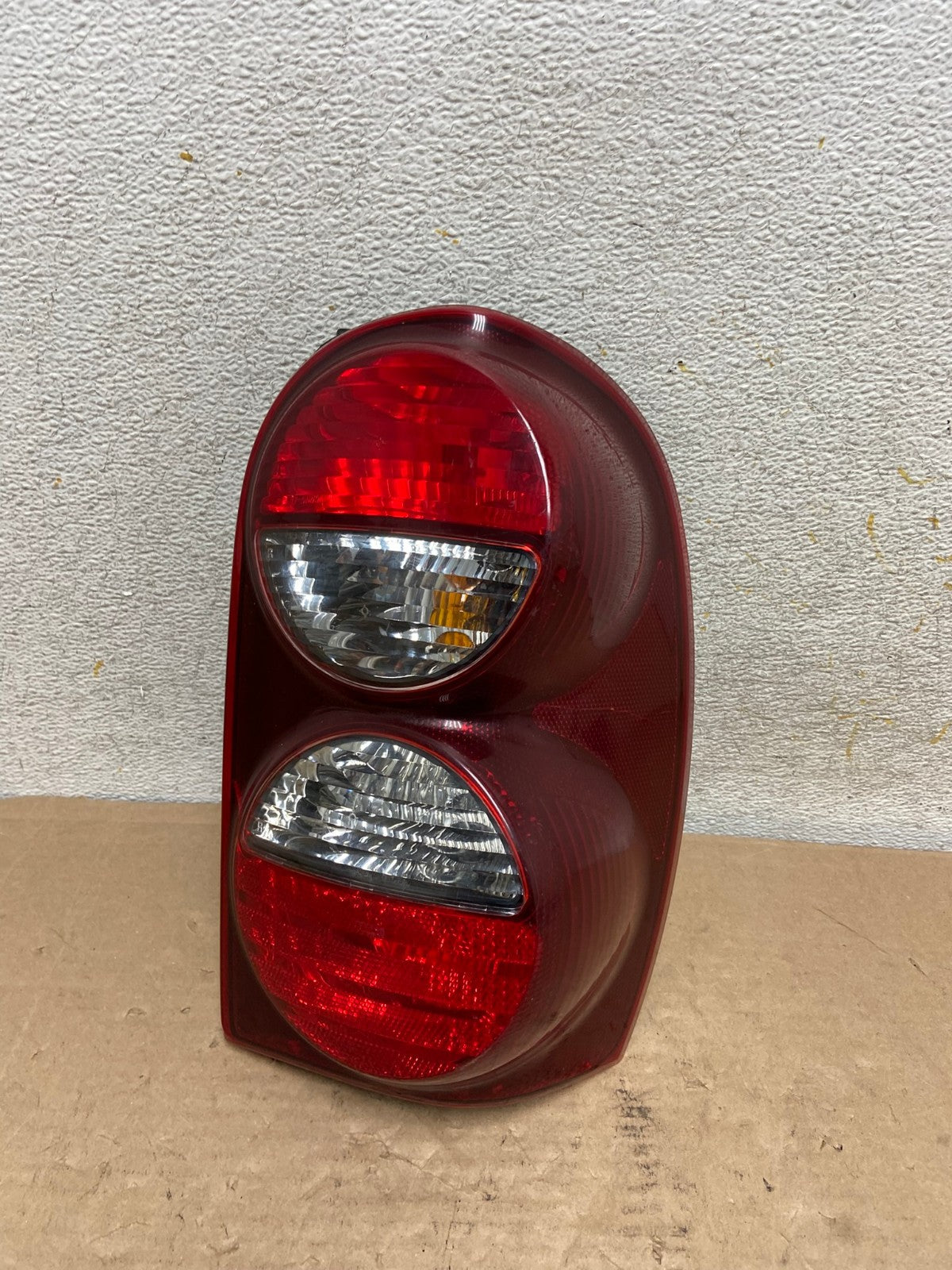 2005 2006 2007 Jeep Liberty Right Passenger Rh Side Tail Light AI0925 LK0