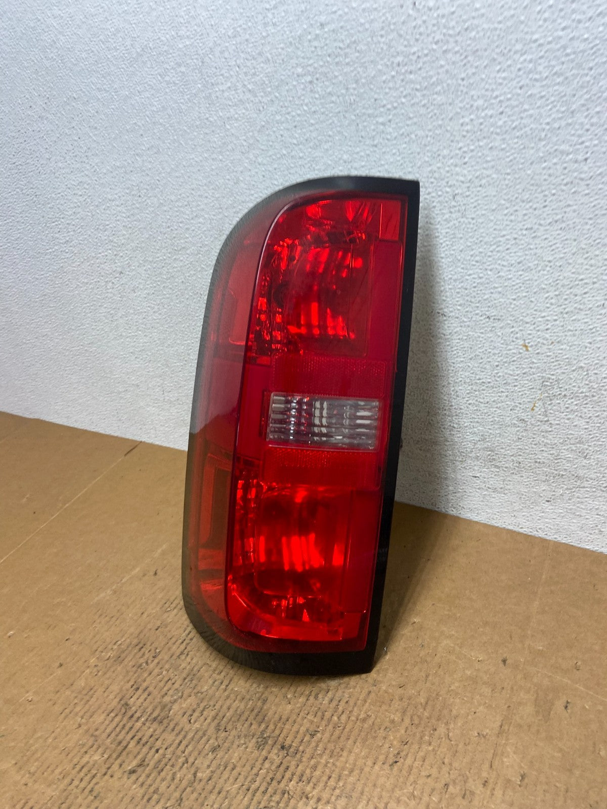 2015 to 2019 Chevrolet Colorado Left Driver LH Side Tail Light AE0226 DG1