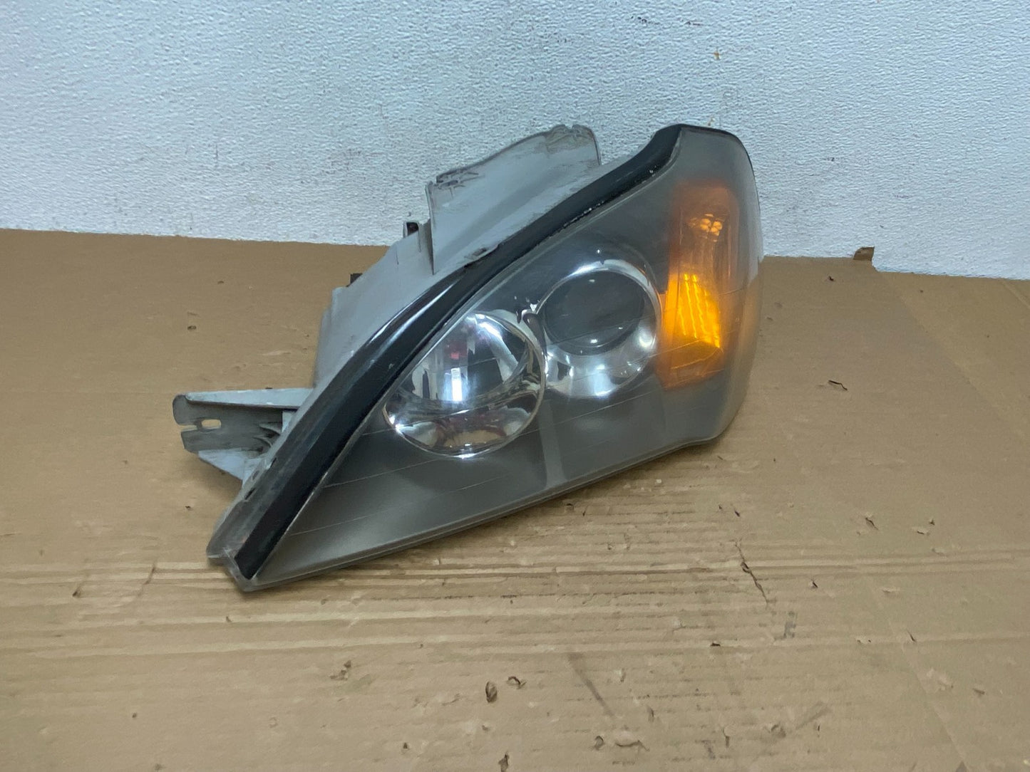 2004 to 2006 Suzuki Verona Left Driver Side Headlight AD42572