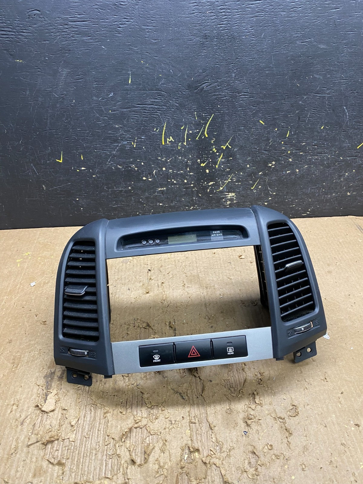 2007 to 2012 Hyundai Santa Fe Center Air Vent A/C Clock Bezel Trim OEM AA0018 DG0