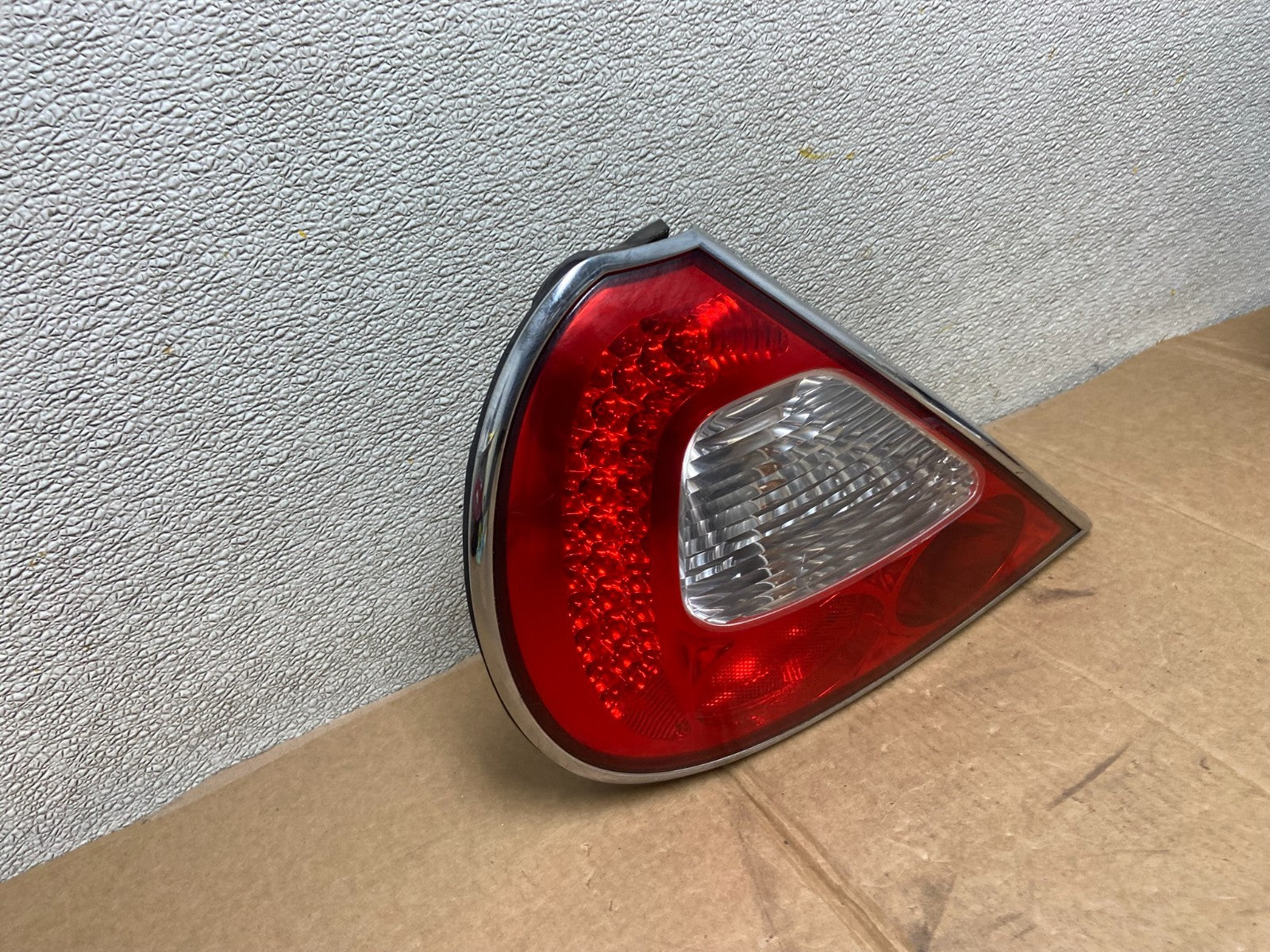 2008 to 2009 Jaguar XJ8 Left Driver LH Side Tail Light OEM AA1177 DW2