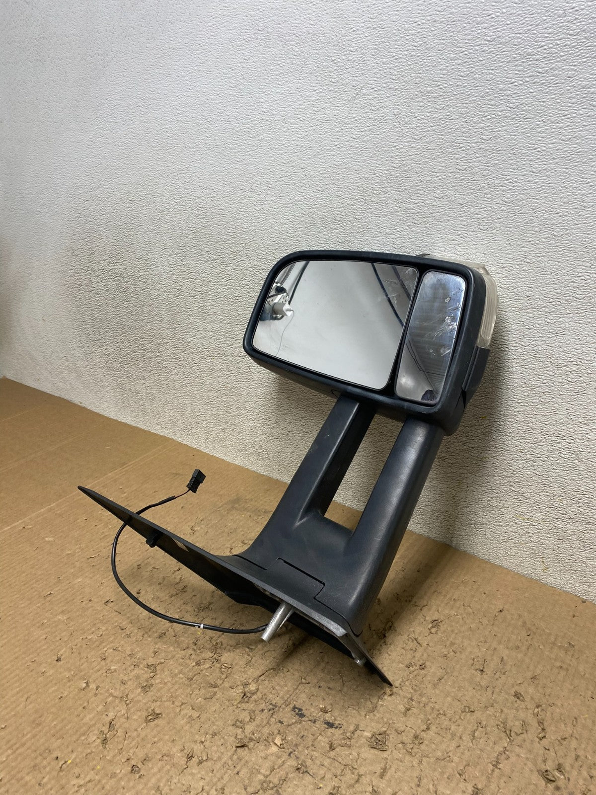 2007 - 2017 Mercedes-Benz Sprinter Right Passenger View Door Mirror OEM W8273 DW4