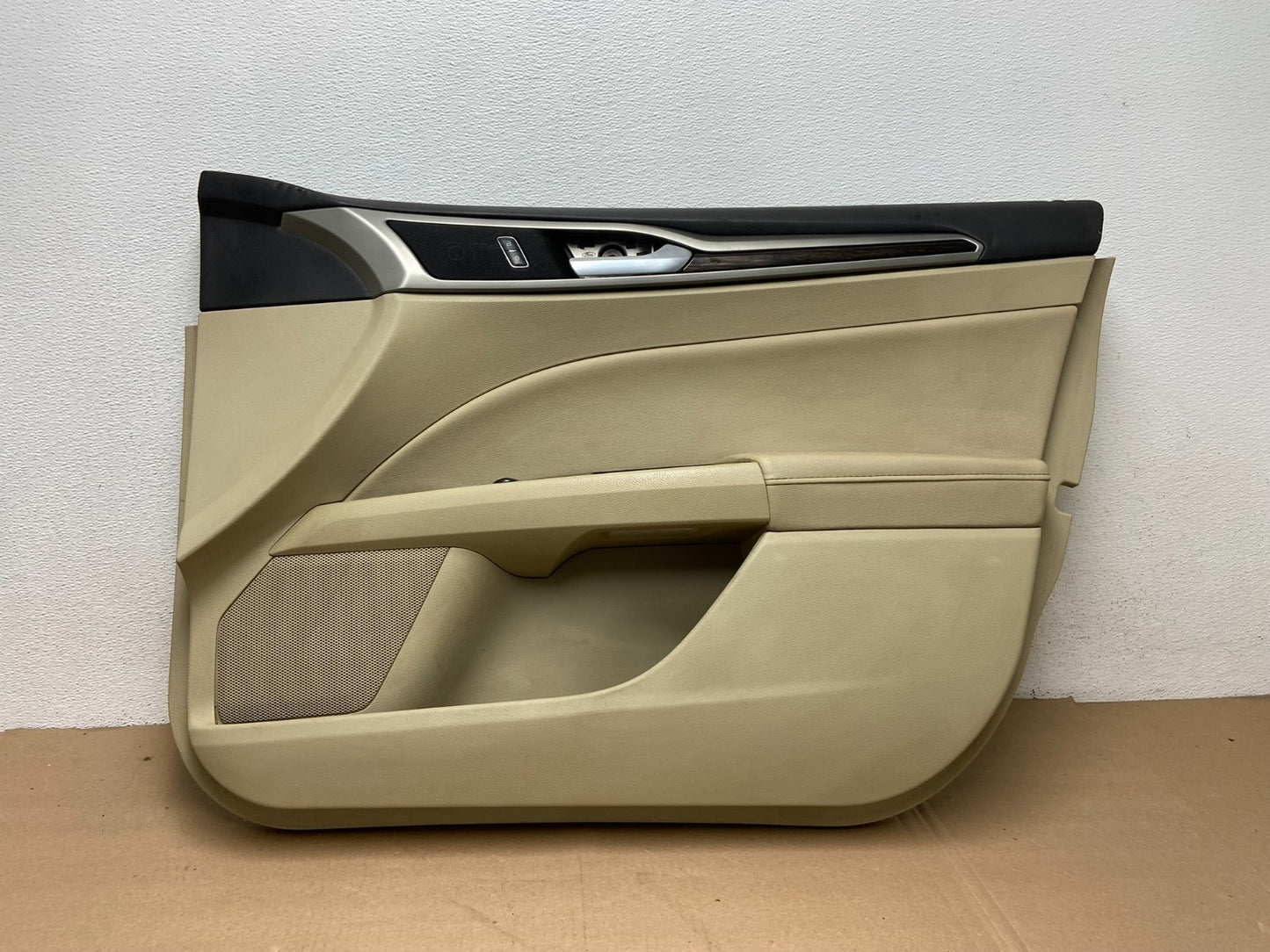 2013 to 2014 Ford Fusion Front Right Passenger Interior Door Panel AG4511 DG0