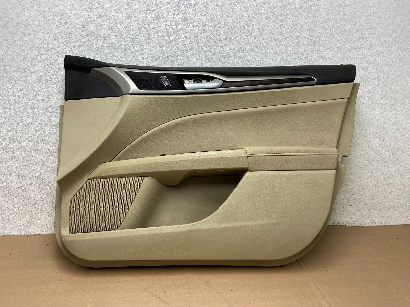 2013 to 2014 Ford Fusion Front Right Passenger Interior Door Panel AG4511 DG0