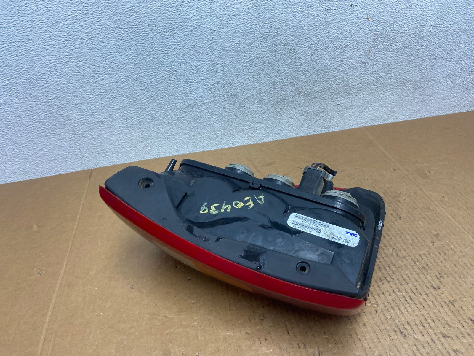 1999-2004 Jeep Grand Cherokee WJ Right Passenger Rh Tail Light TYC AE0439 LK4