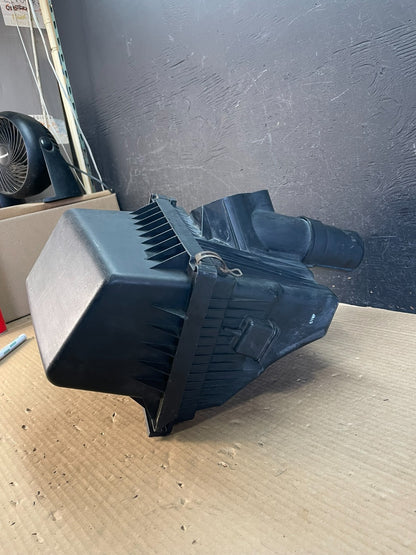 2006 to 2010 Jeep Commander Cherokee 3.7L 4.7L Air Intake Cleaner Box AF33824