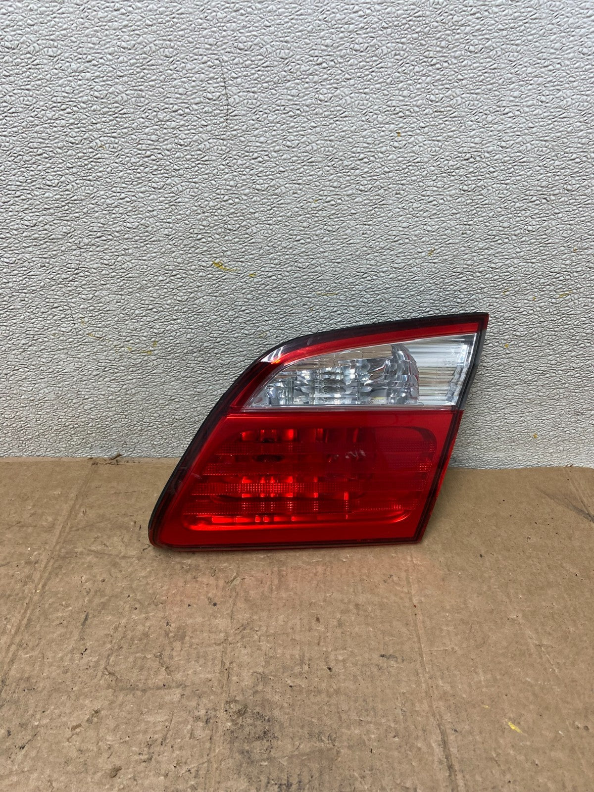 2000-2001 Infiniti i30 Right Passenger Rh Side Tail Light Inner Oem AA35220