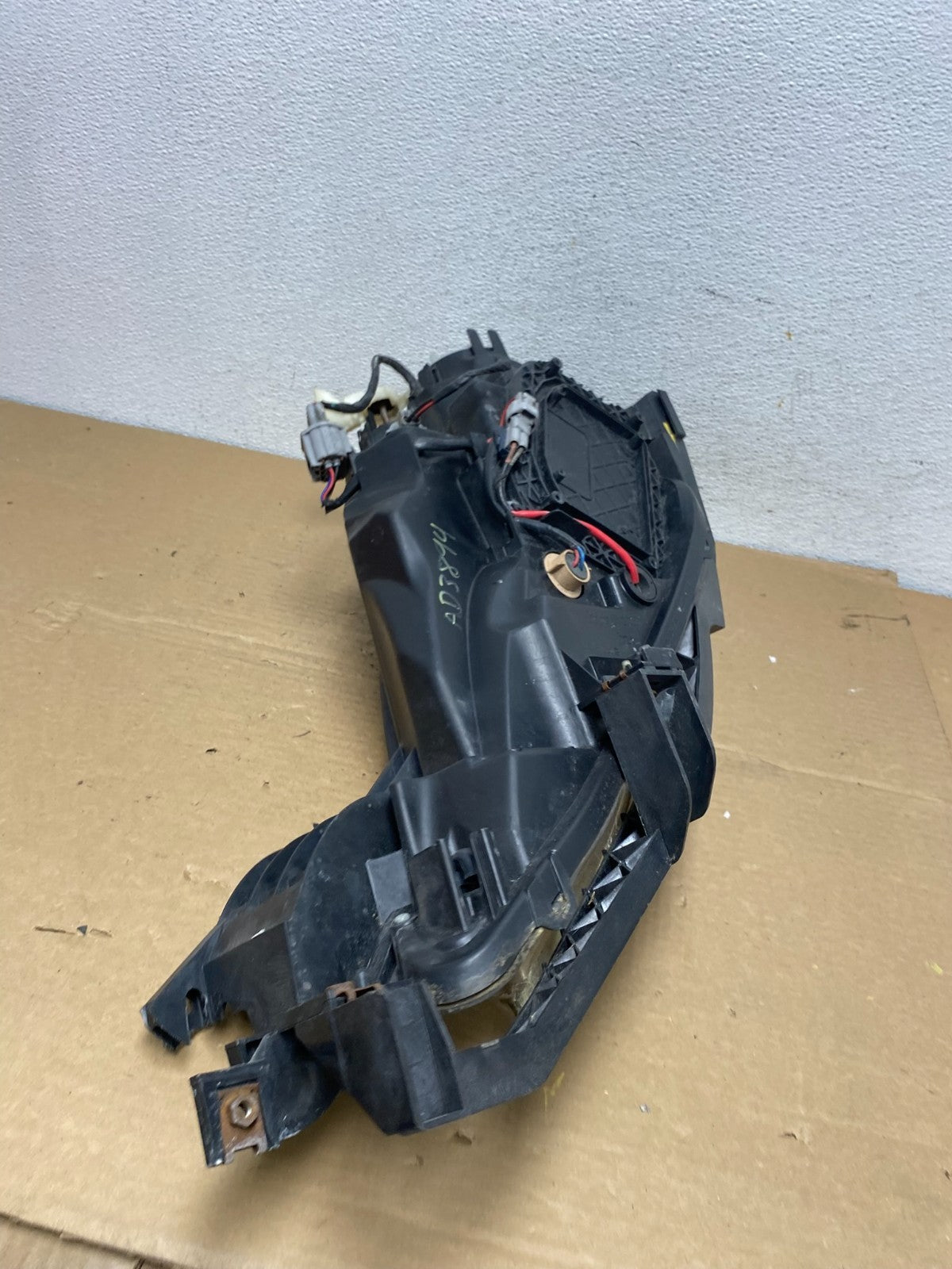 2009-2010 Mazda 6 Right Passenger Side Halogen Headlight AD3894 DW10