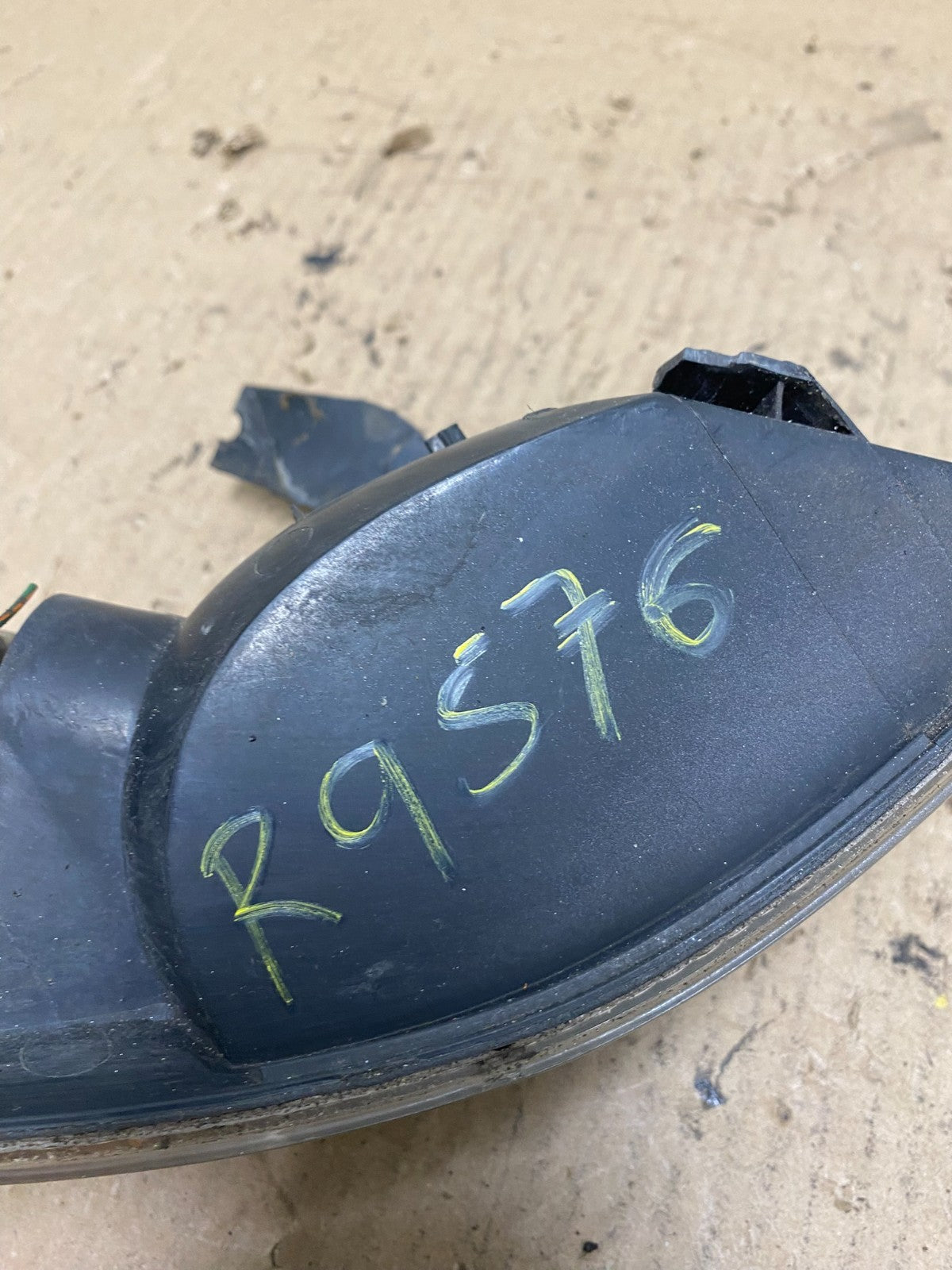 1997 1998 1999 Toyota Camry Left Driver LH Turn Signal R9576 DW8