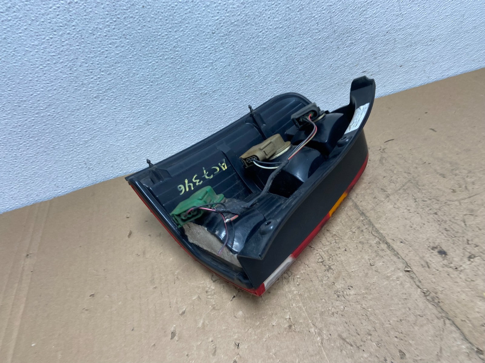 2001 to 2007 Ford Escape Right Passenger RH Side Tail Light AC7346 DW4