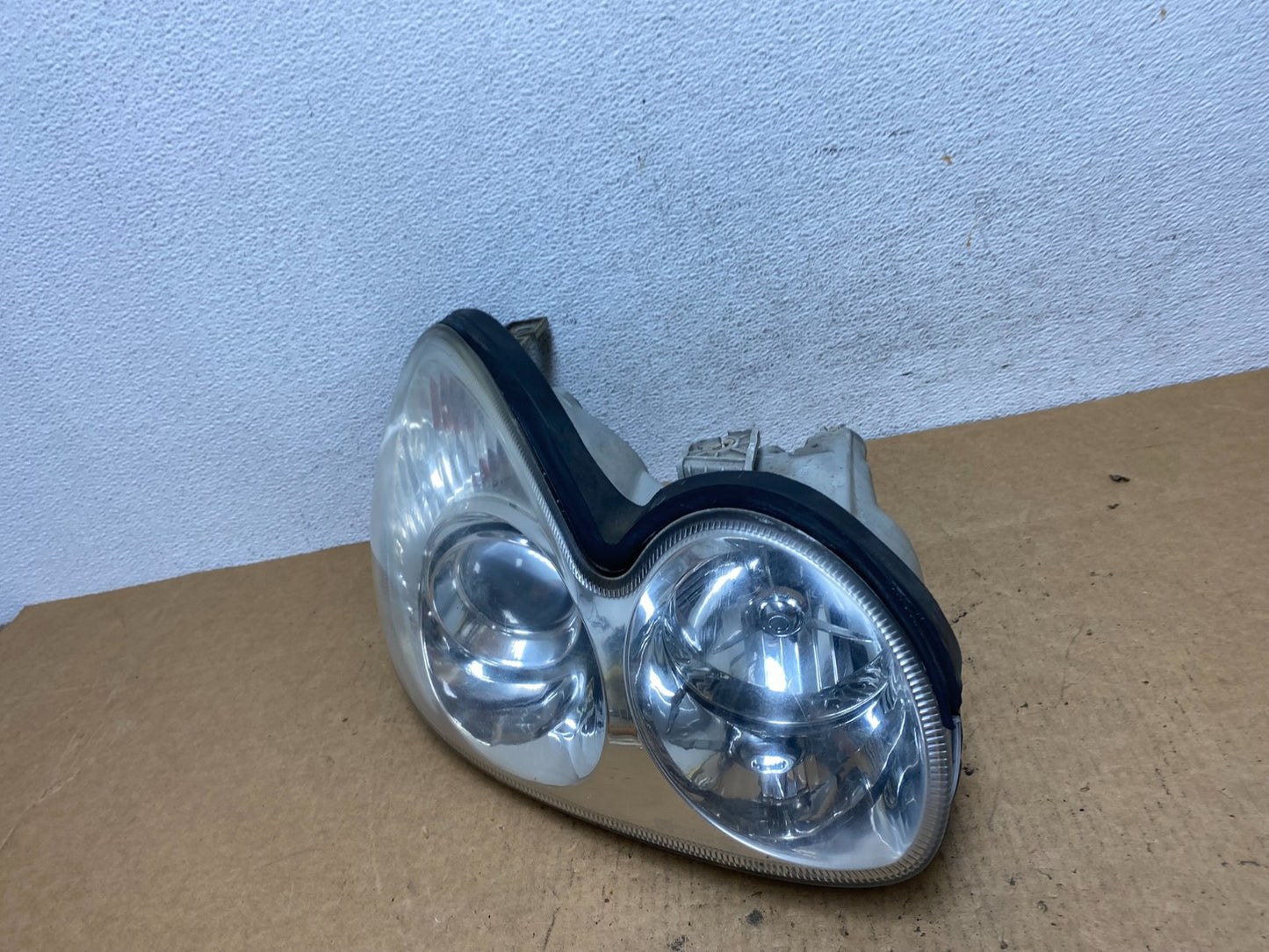 2002-2005 Hyundai Sonata Right Passenger Headlight Halogen AD4670 DW1