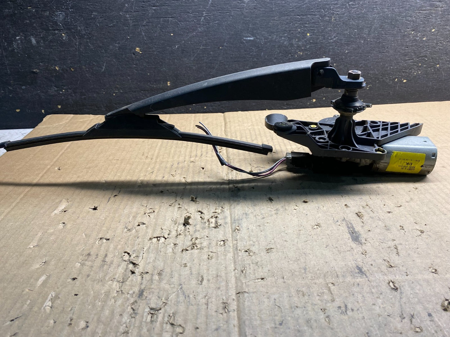 2011 to 2014 Ford Edge Licnoln MKX Rear Windshield Wiper Motor OEM AB0364 DG3