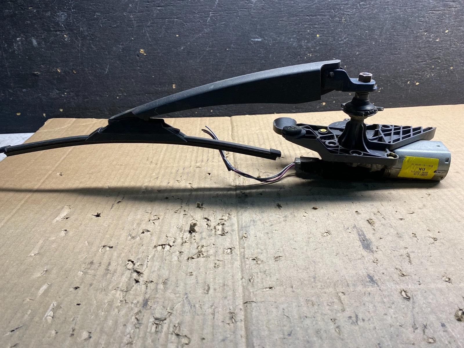 2011 to 2014 Ford Edge Licnoln MKX Rear Windshield Wiper Motor OEM AB0364 DG3