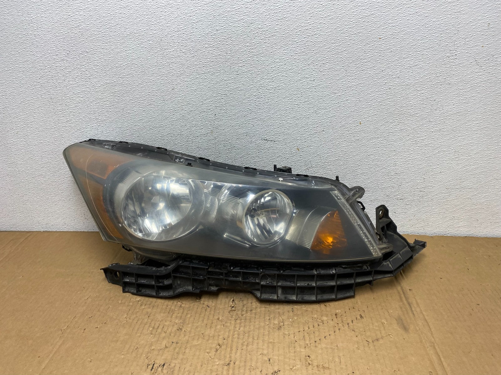 2008 to 2012 Honda Accord Sedan Right Passenger RH Headlight AD1101 DW0