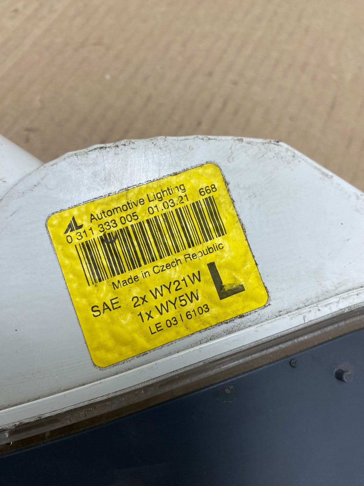 2004 to 2007 BMW E63 E64 645 650i Left Driver LH Front Turn Signal AF5784 DW9