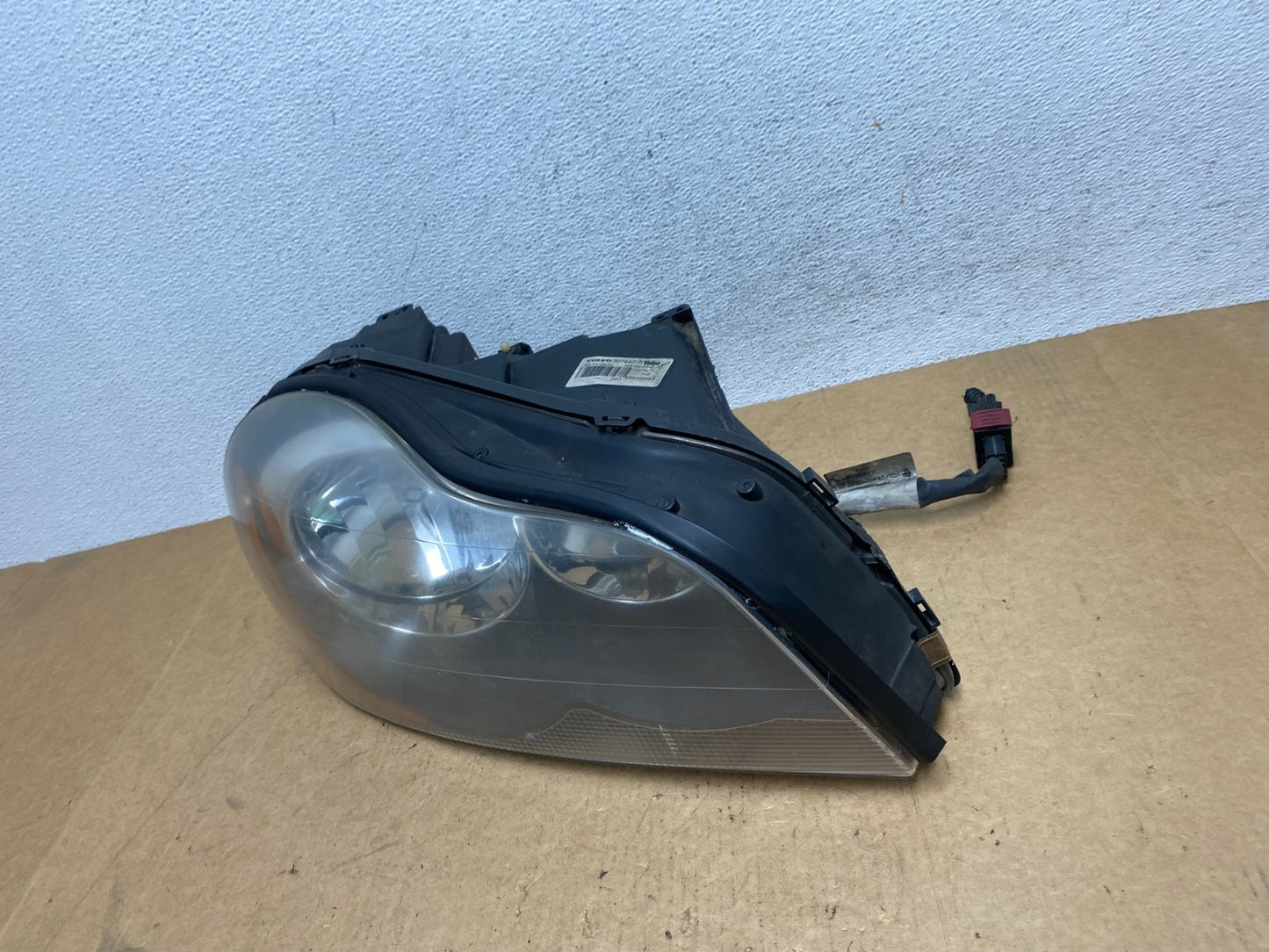 2003 to 2006 Volvo XC90 Right Passenger Rh Side Headlight Halogen AE3251 DW1