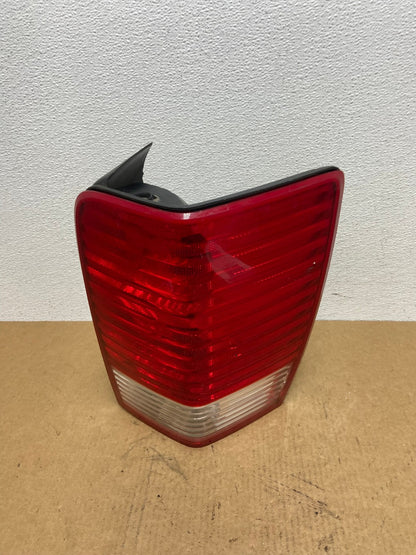 2007 2008 2009 Chrysler Aspen Tail light Right Passenger RH Side AC1815 LK0
