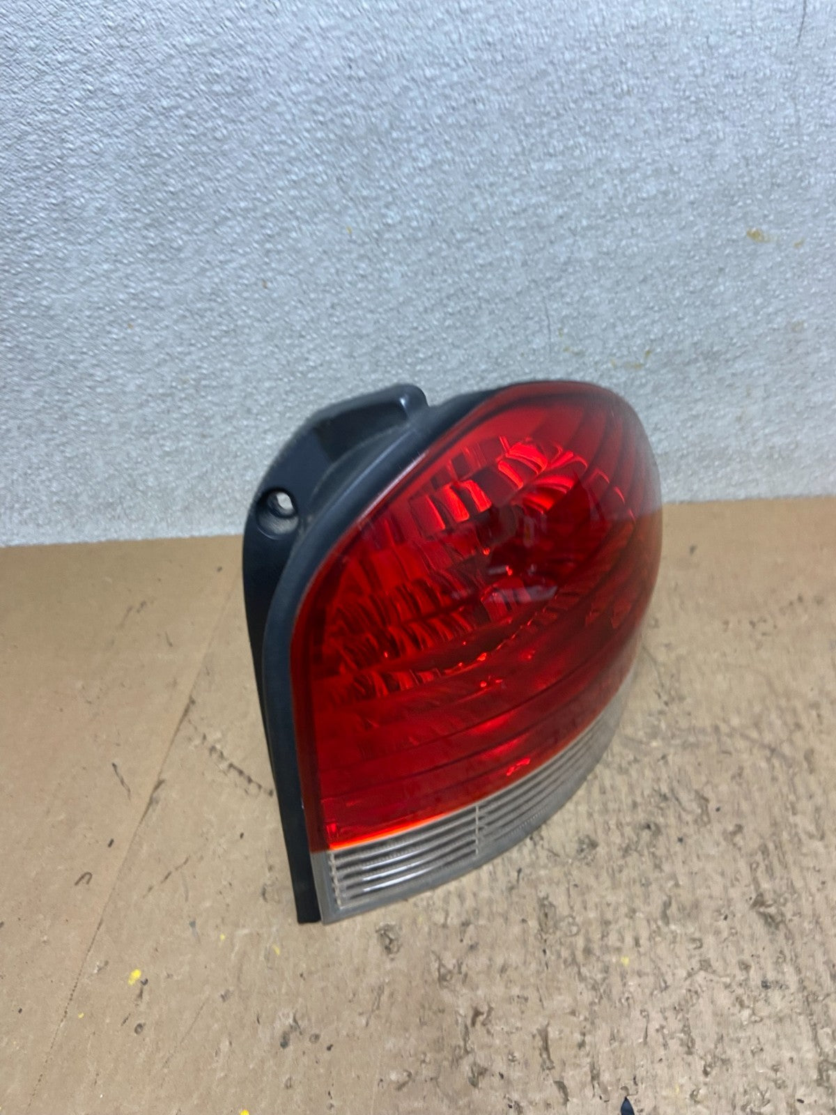 2005 to 2006 Hyundai Santa Fe Right Passenger Rh Side Tail Light Oem AA0152 DW2
