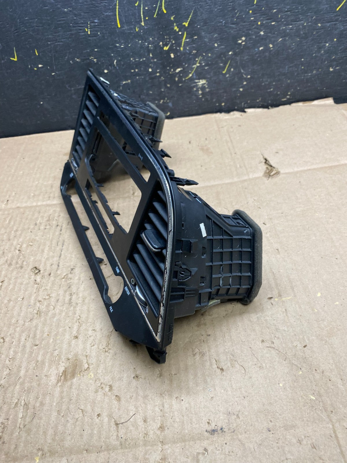 2017 - 2019 Hyundai Elantra Center Radio Climate Control Air Vent Bezel Y5390 DG3