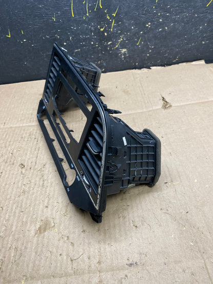 2017 - 2019 Hyundai Elantra Center Radio Climate Control Air Vent Bezel Y5390 DG3