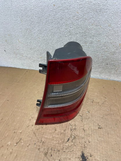 1998 to 2001 Mercedes ML320 ML-Class Right Passenger Rh Tail Light AI9310 LK2