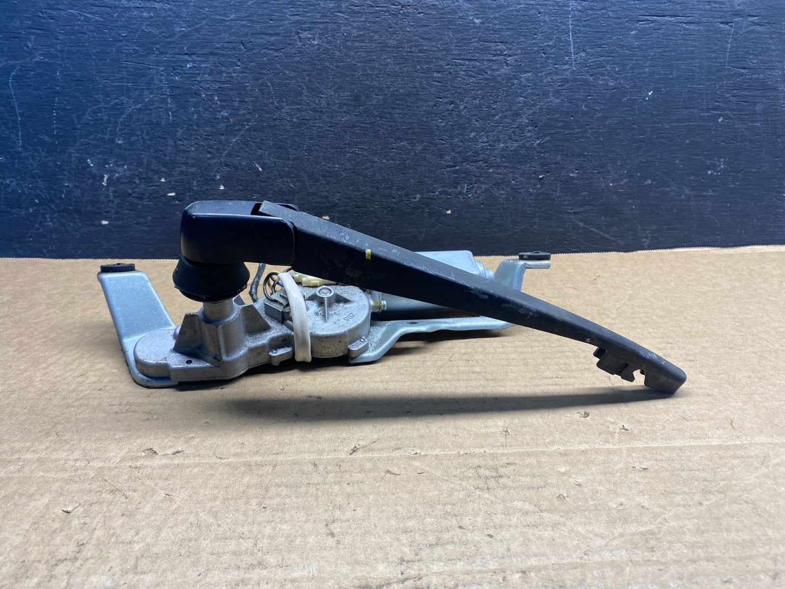 2005 to 2009 Subaru Legacy Outback Rear Windshield Wiper Motor AF76743