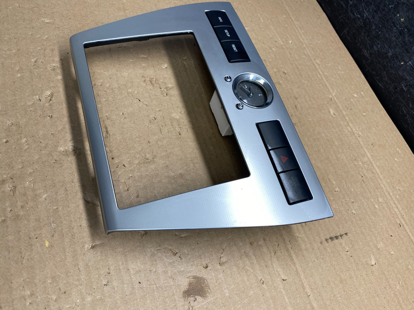 2006 to 2009 Ford Fusion Center Dash Radio Clock Bezel Trim AG5271 DG2