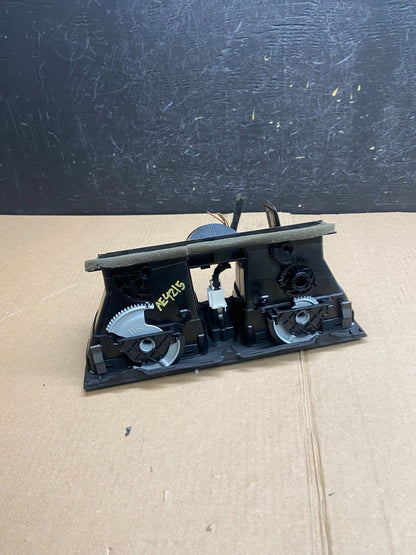 2010-2014 Volkswagen GTI Golf Dash Dashboard Middle Center Air Vent OE AE4215 DG4