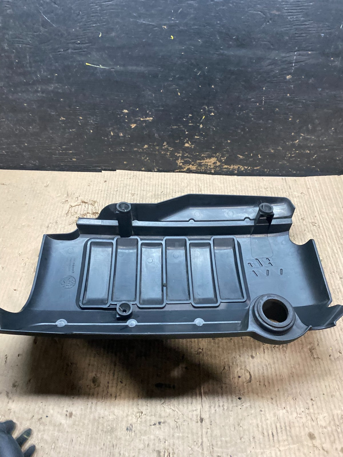 2007 to 2008 GMC Acadia 3.6L VVT Engine Cover Shield OEM v4219 DG5