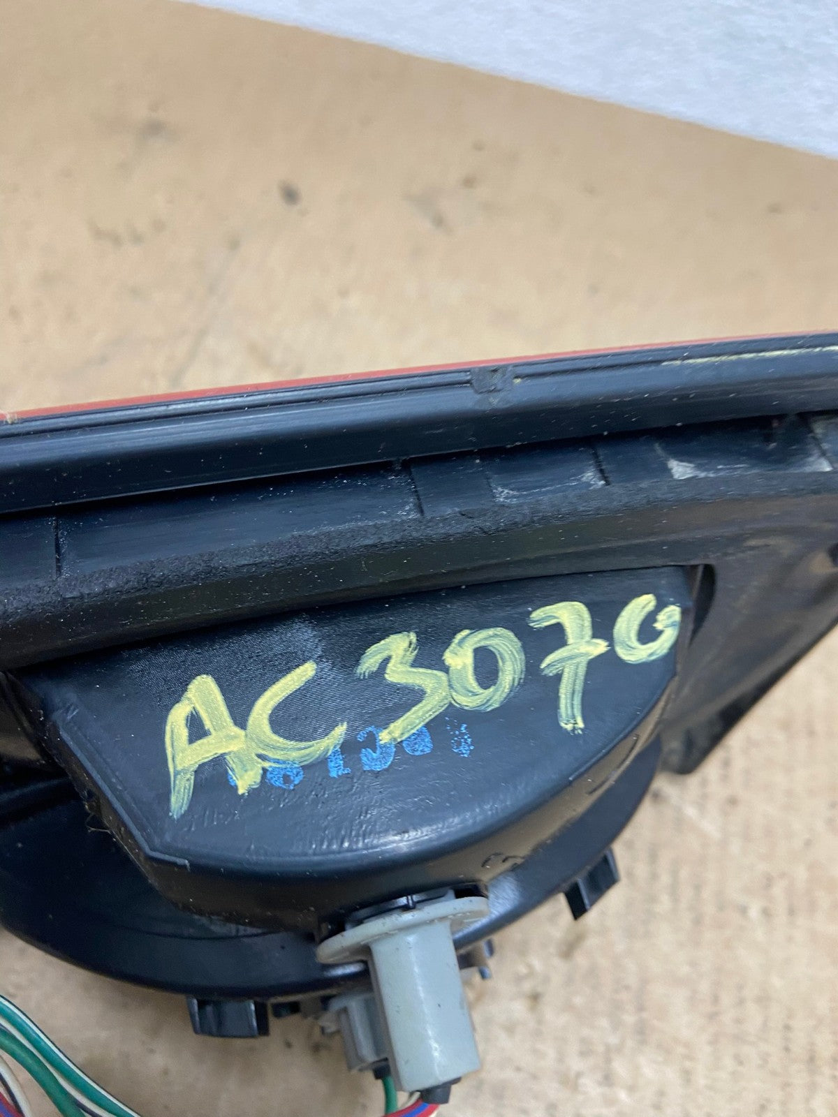 2001 - 2003 Toyota Sienna Right Passenger Rh Side Inner Tail Light OEM AC3070 LK5