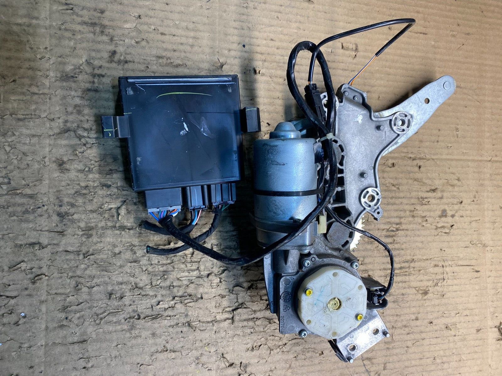 2009-2012 GMC Acadia Power Motor Liftgate Tailgate Control Module y1157 DG0