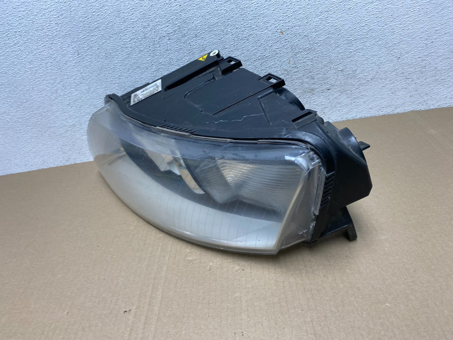 2005 to 2008 Audi A6 Left Driver Side Headlight Xenon HID AF5766 DW1