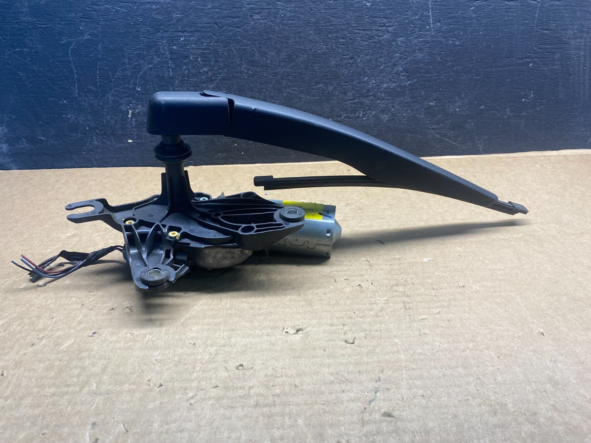 2011 to 2019 Ford Explorer Rear Windshield Wiper Motor AF6635 DG1