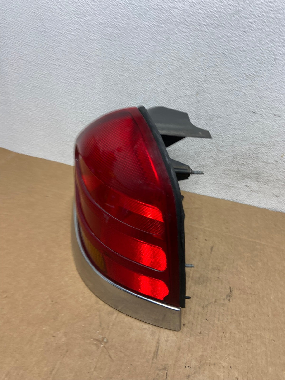 1998-2003 Ford Crown Victoria Right Passenger Rh Side Tail Light AD6091 LK1
