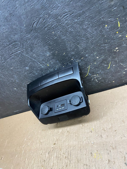 2011-2013 Kia Sorento Center Console Aux USB Power Outlet T6318 DG2