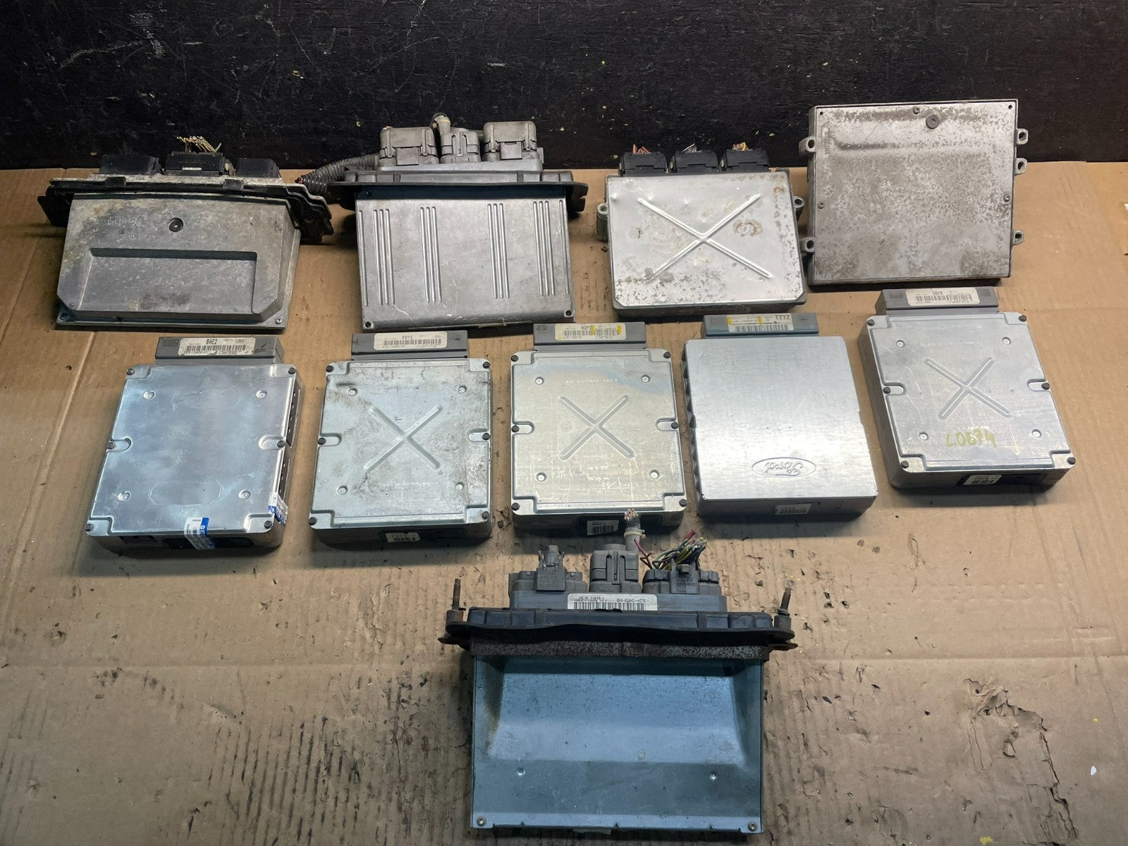 Mix of 10 Ford ECM Engine Computer Module U8969 PS1