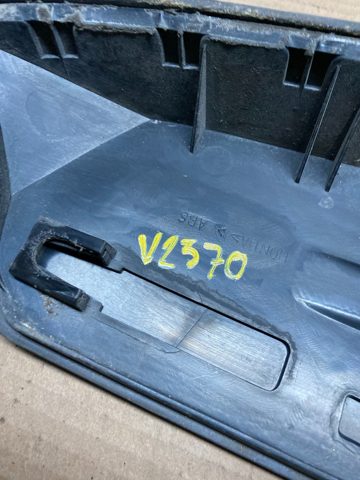 1999 to 2004 Honda Odyssey Rear Trunk Spoiler Gate Oem V2570 DG13