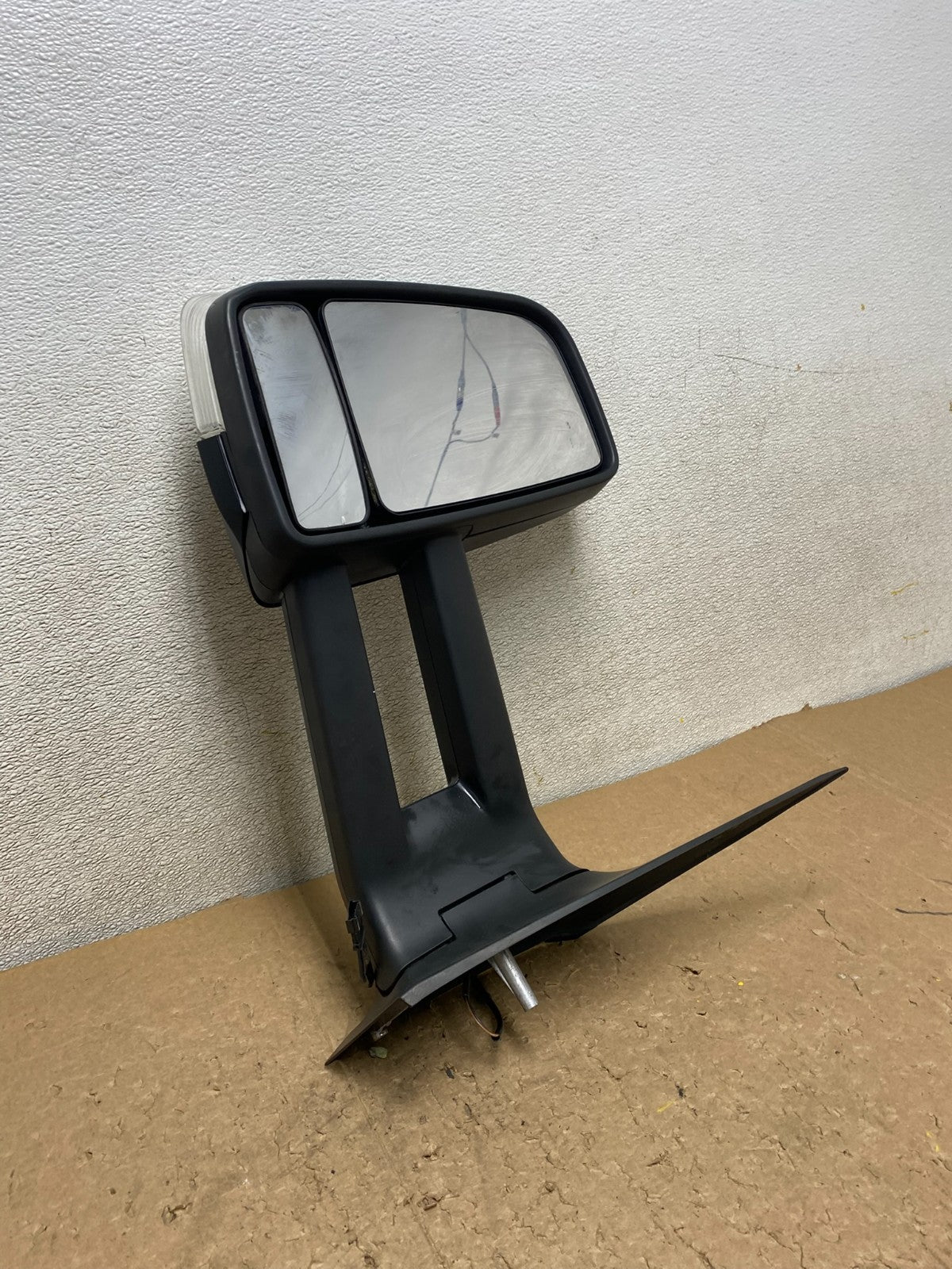 2007 to 2018 Mercedes-Benz Sprinter Left Driver Side View Door Mirror V0608 DG9