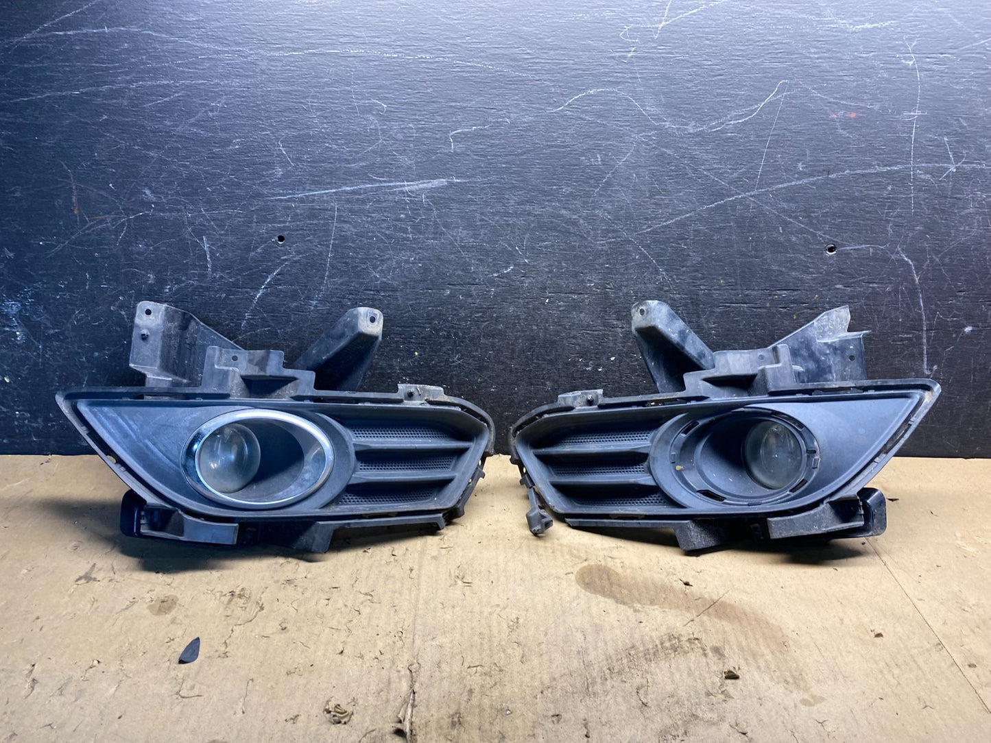 2013-2016 Ford Fusion Front Bumper Left+Right Set Fog Light  Bezel Trim X0379 DG0