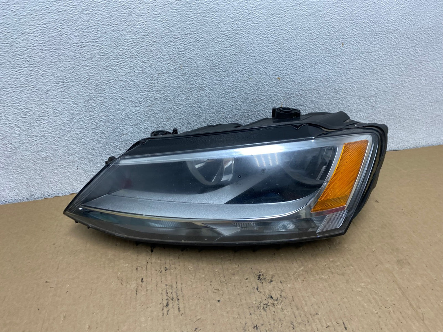 2011 to 2014 Volkswagen Jetta Left Driver LH Headlight Halogen AG2113 LK0