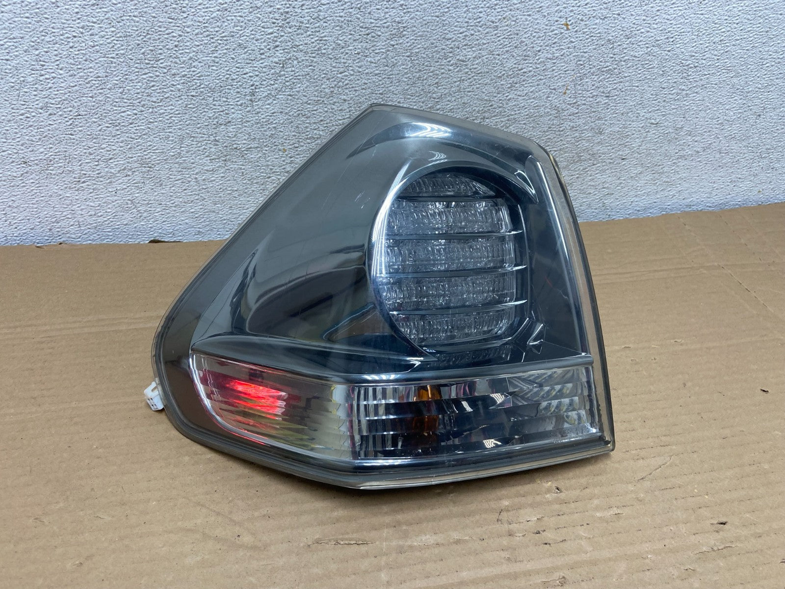 2006 to 2007 Lexus RX400H Left Driver LH Side Tail Light AG8916 DW0