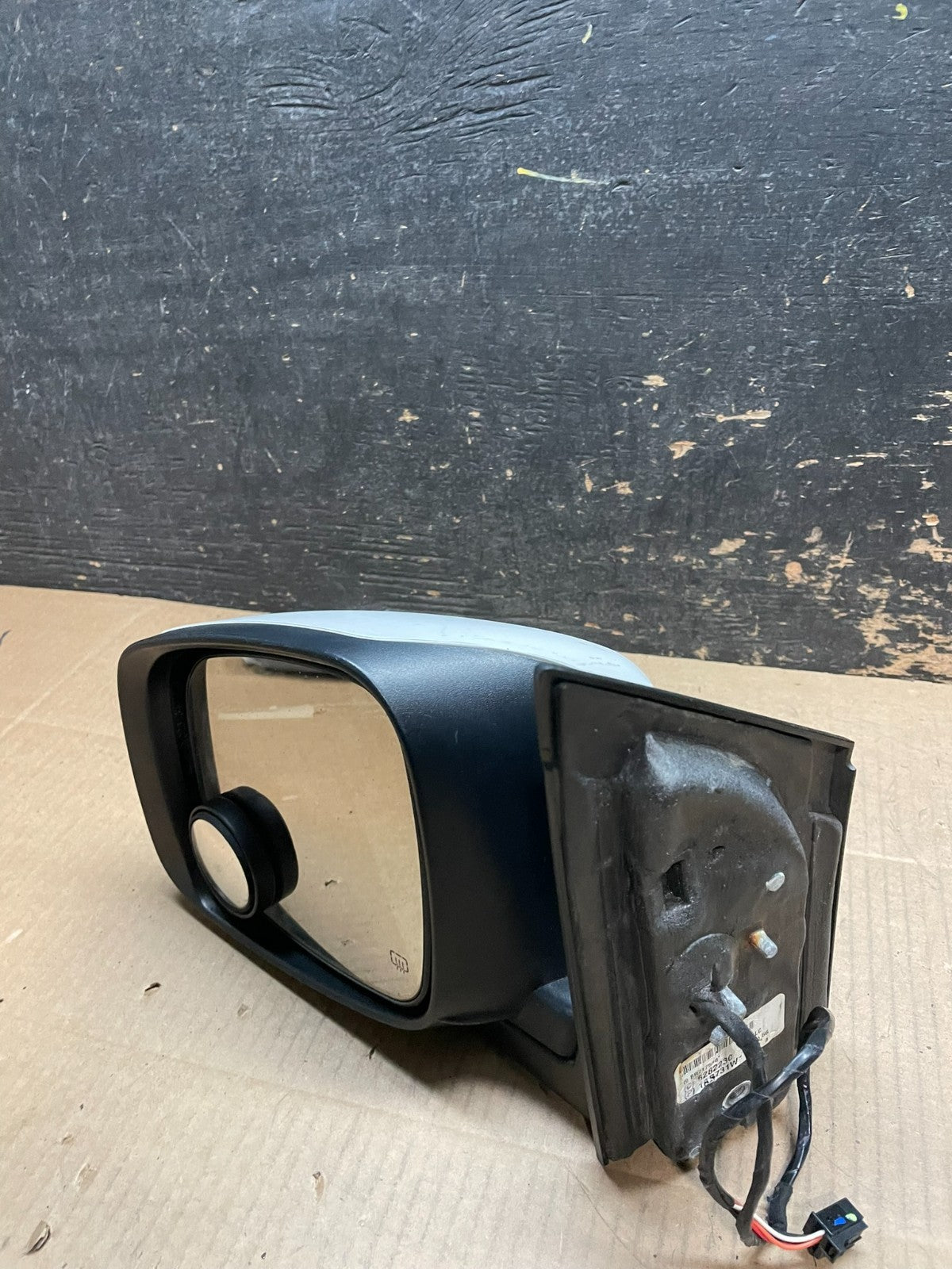 2009 to 2014 Volkswagen Routan Left Driver LH View Door Mirror Y1668 MS10