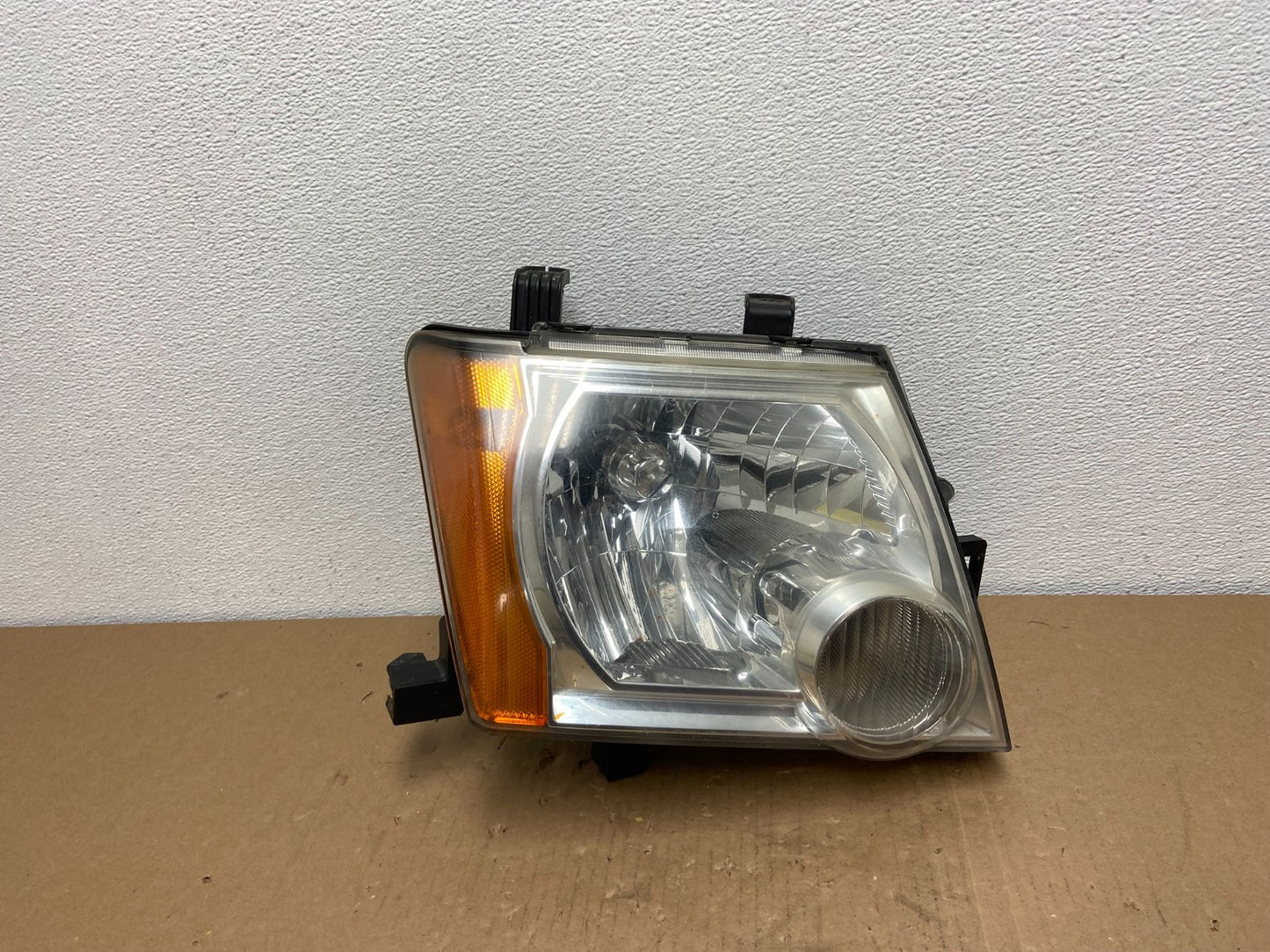 2005-2015 Nissan Xterra Right Passenger RH Headlight OEM AB6504 DW0