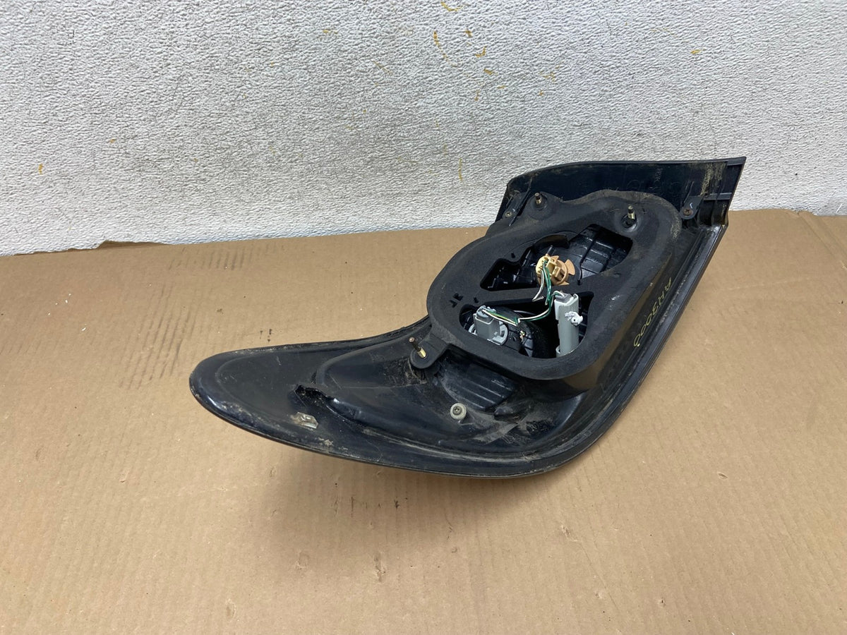 2002 to 2004 Lexus ES300 ES330 Right Passenger Side Tail Light AH3000 LK5