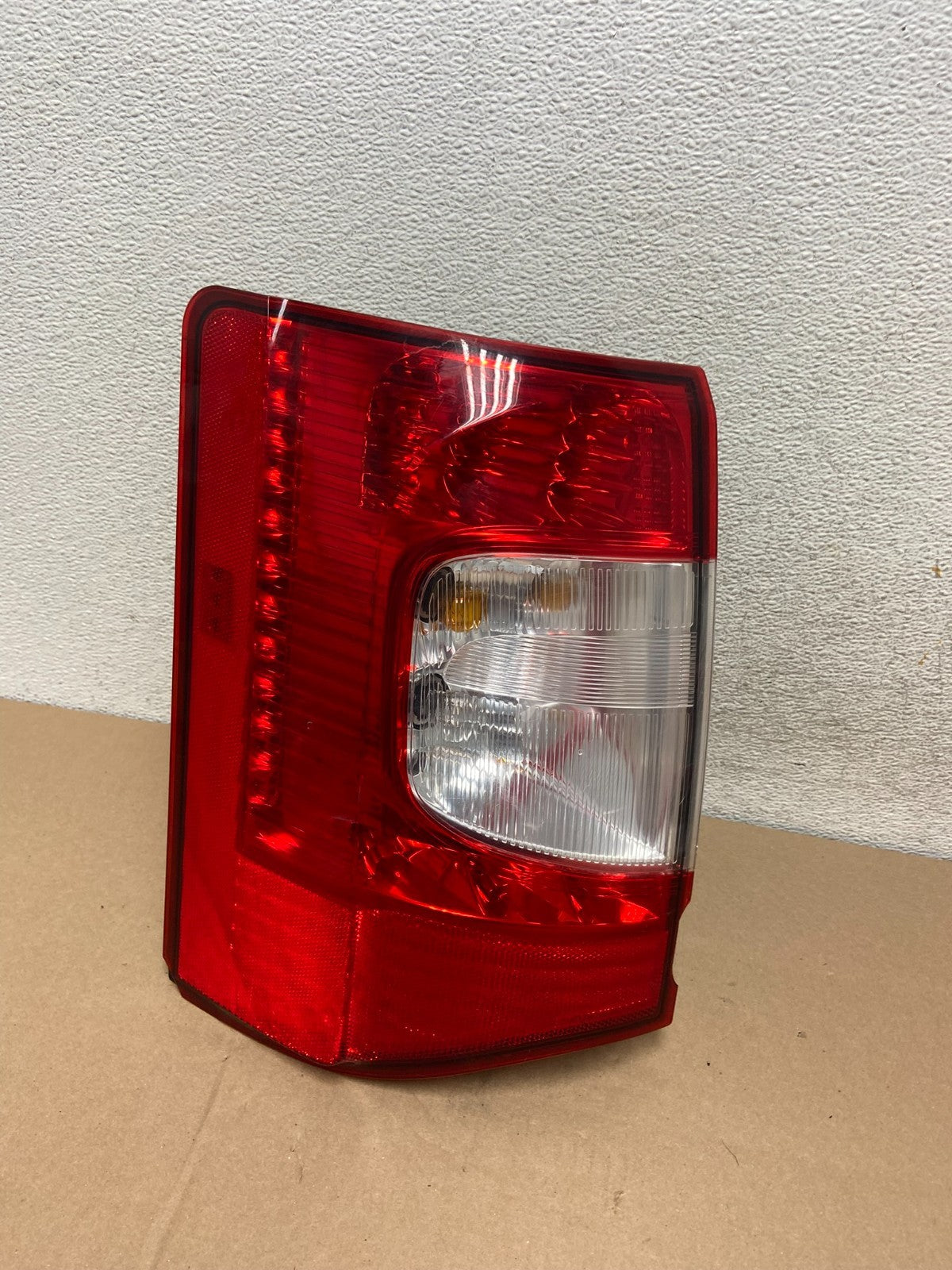 2011-2016 Chrysler Town and Country Left Driver Side Tail Light AG6582 DW0
