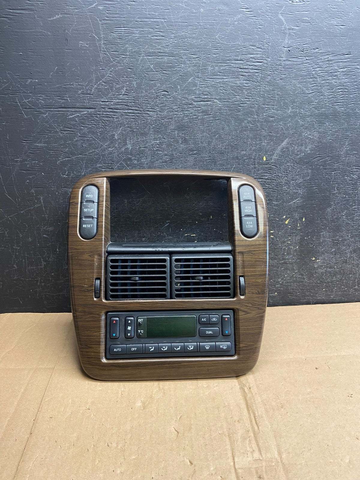 2002 to 2003 Ford Explorer Radio Dash Bezel Climate Control Air Vent ai6095 DG0