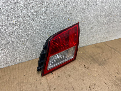 2002-2004 Infiniti i35 Inner Light Right Passenger RH Tail Light OEM AA7091 DW2