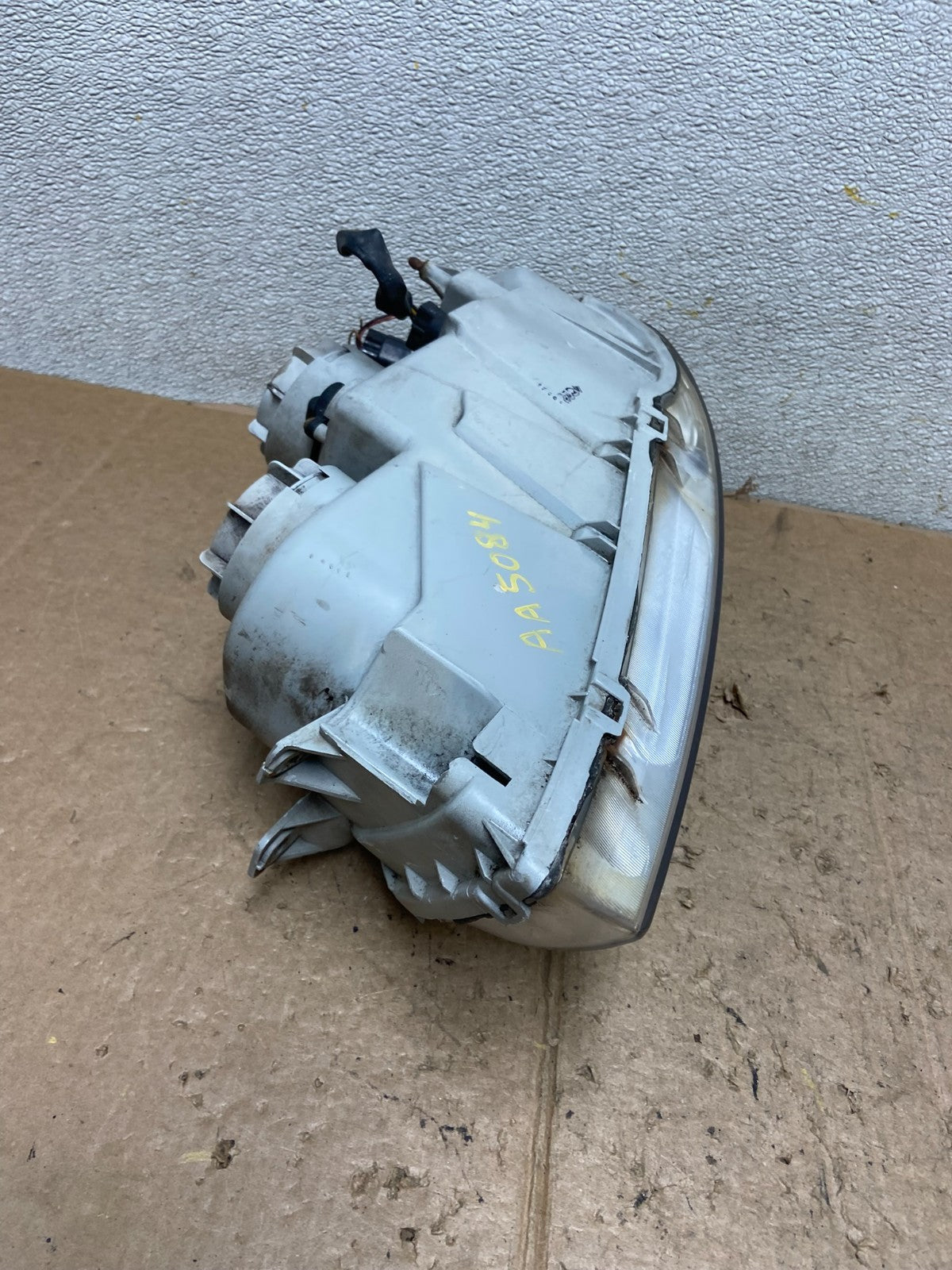 2004 2005 Hyundai XG350 XG Right Passenger RH Headlight Halogen AA5084 DW9