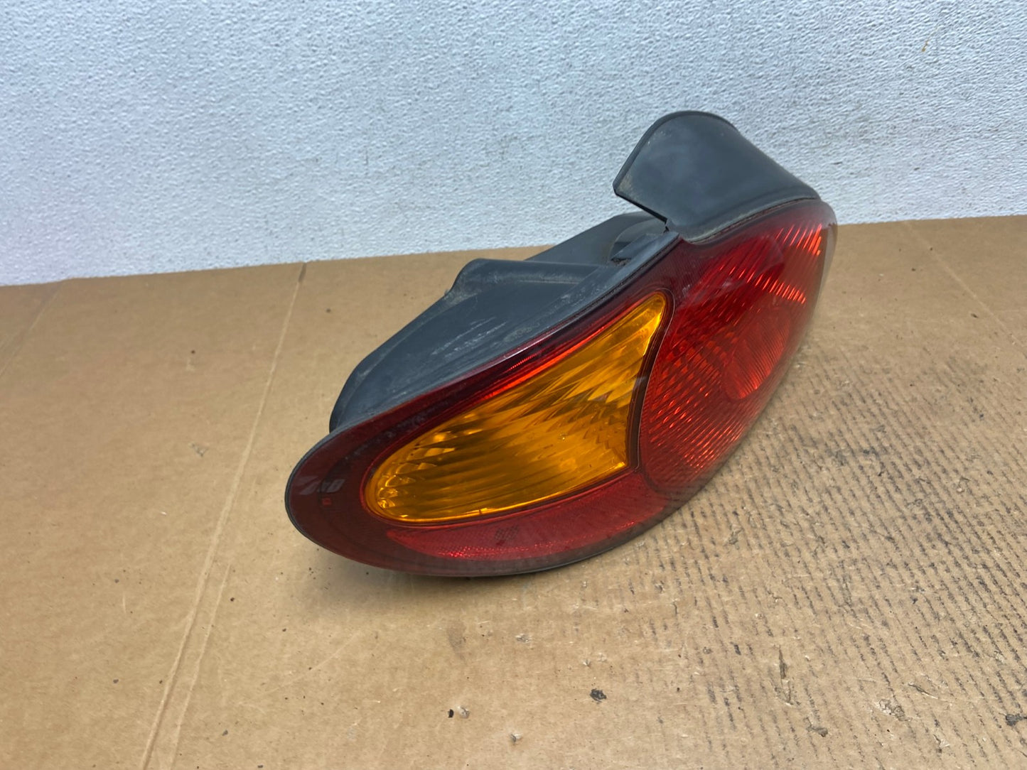 1999 2000 Hyundai Elantra Sedan Left Driver LH Tail Light AE0623 LK2