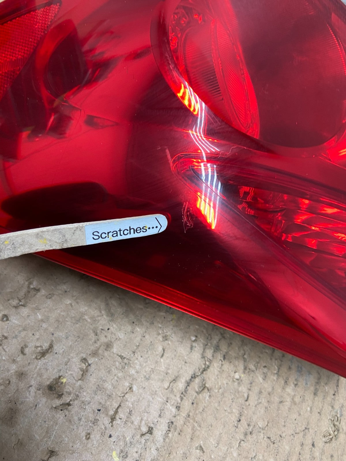 2005 to 2006 Infiniti G35 Right Passenger Side Tail Light OEM Z9418 DW3